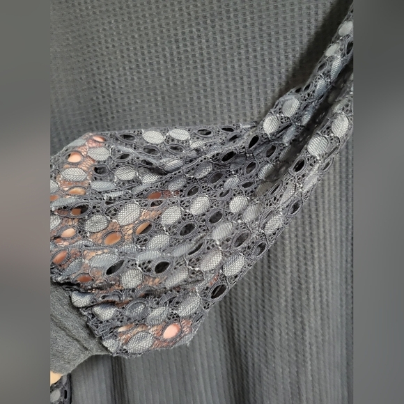Womens Grey Waffle Knit Shirt With Lace Sleeves Size M - Picture 3 of 6